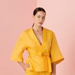 traje de lino con saco cruzado estilo kimono cacharel argentina verano 2019
