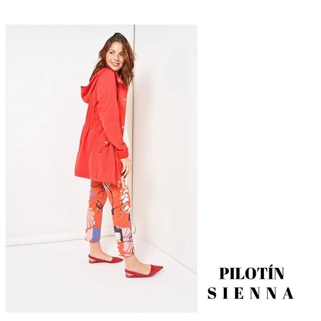 pilotin rojo con pantalon estampado Noelia G verano 2020