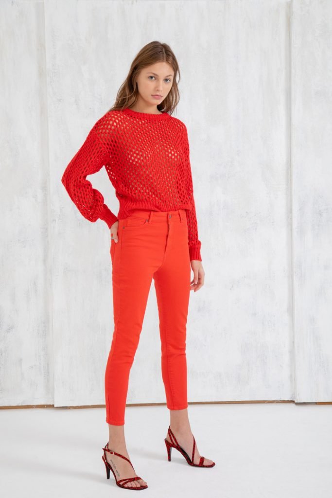 look con pantalon rojo umma invierno 2020