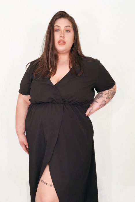 vestido negro cruzado Look talles grandes verano 2021 Syes