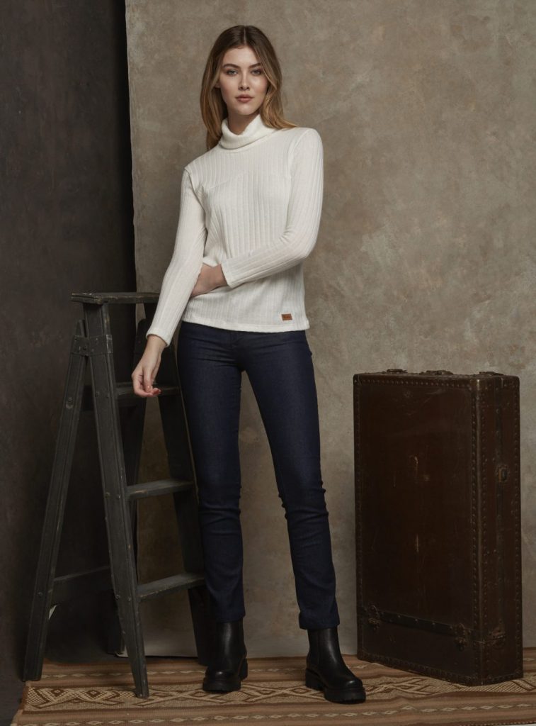 polera y jeans mujer Cardon invierno 2021