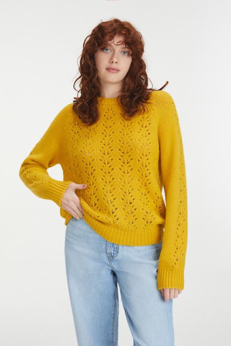 sweater y jeans levis mujer invierno 2022