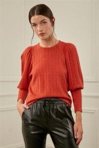 look casual con jogger engoado inedita invierno 2022