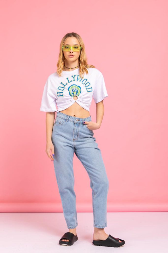 jeans mom con remera top verano 2023 Psychic