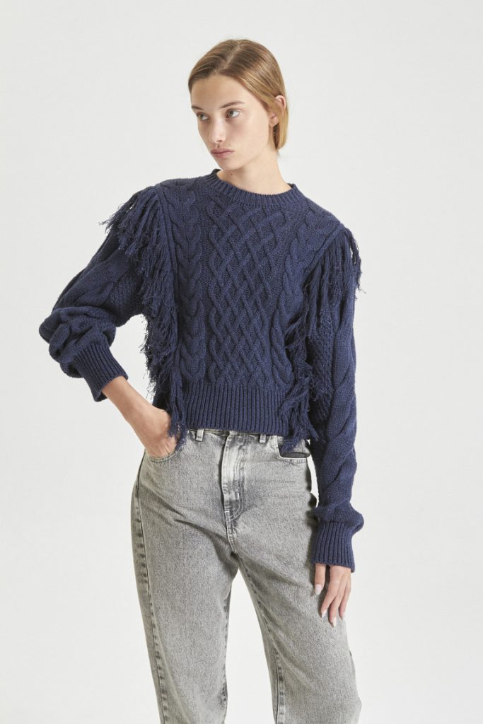 jeans con sweater lana maria cher invierno 2023
