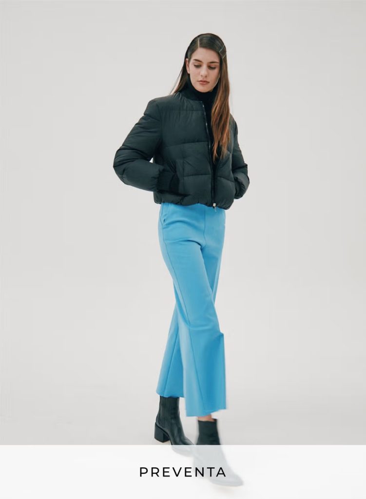 pantalon jeans colores con campera pluma etiqueta negra mujer invierno 2023