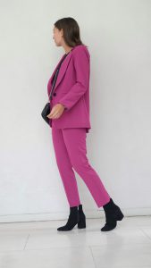 traje pantalon color fucsia invierno 2023 Zulas