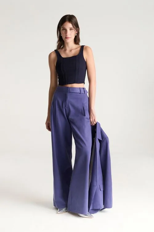 Traje pantalon sastrero violeta con top azul DESIDERATA