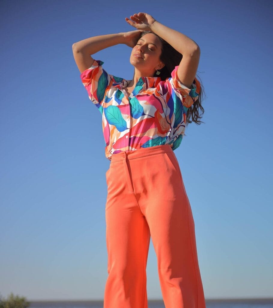 camisa estampada y pantalon coral verano 2024 Cuesta Azul