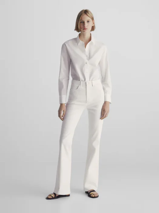 outfits con jeans blanco para oficina verano 2024