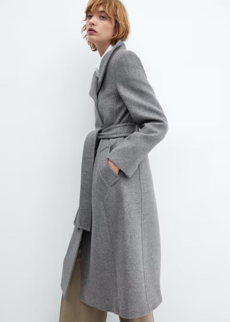 Outfit con tapado gris invierno 2024 Argentina