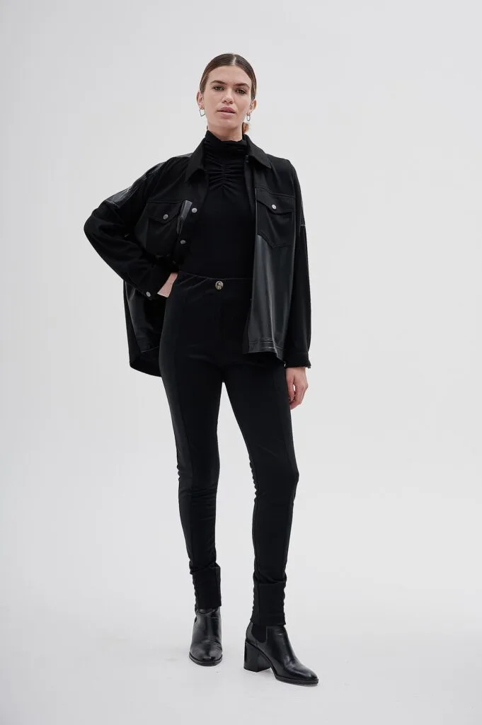 polera negra invierno 2024 Ted Bodin