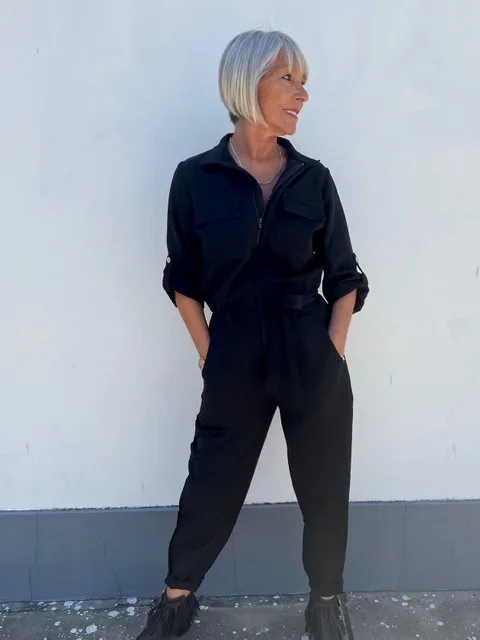 mono negro utilitario invierno 2024 Alma Jeans