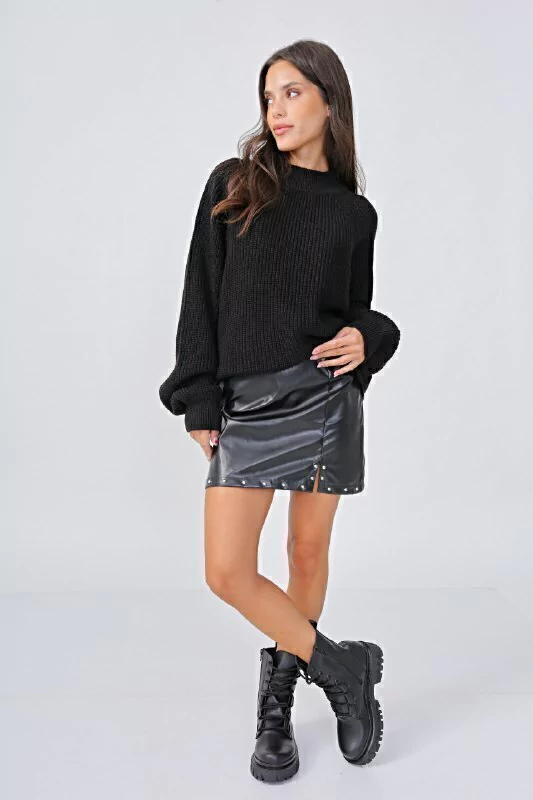 sweater y minifalda negra invierno 2024 Flor Lazzari