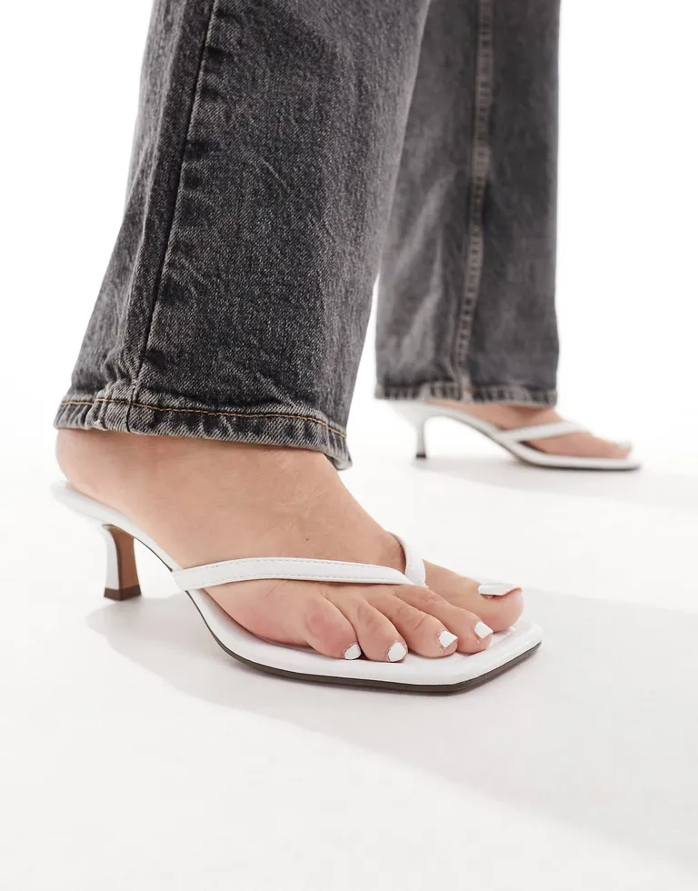 Sandalias tipo chanclas calzados verano 2025 Argentina