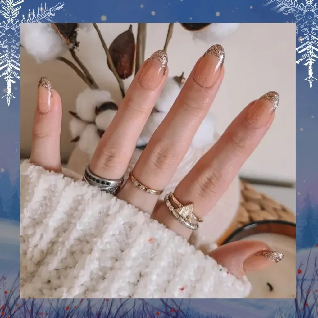 Unas fracesas doradas Manicura de invierno
