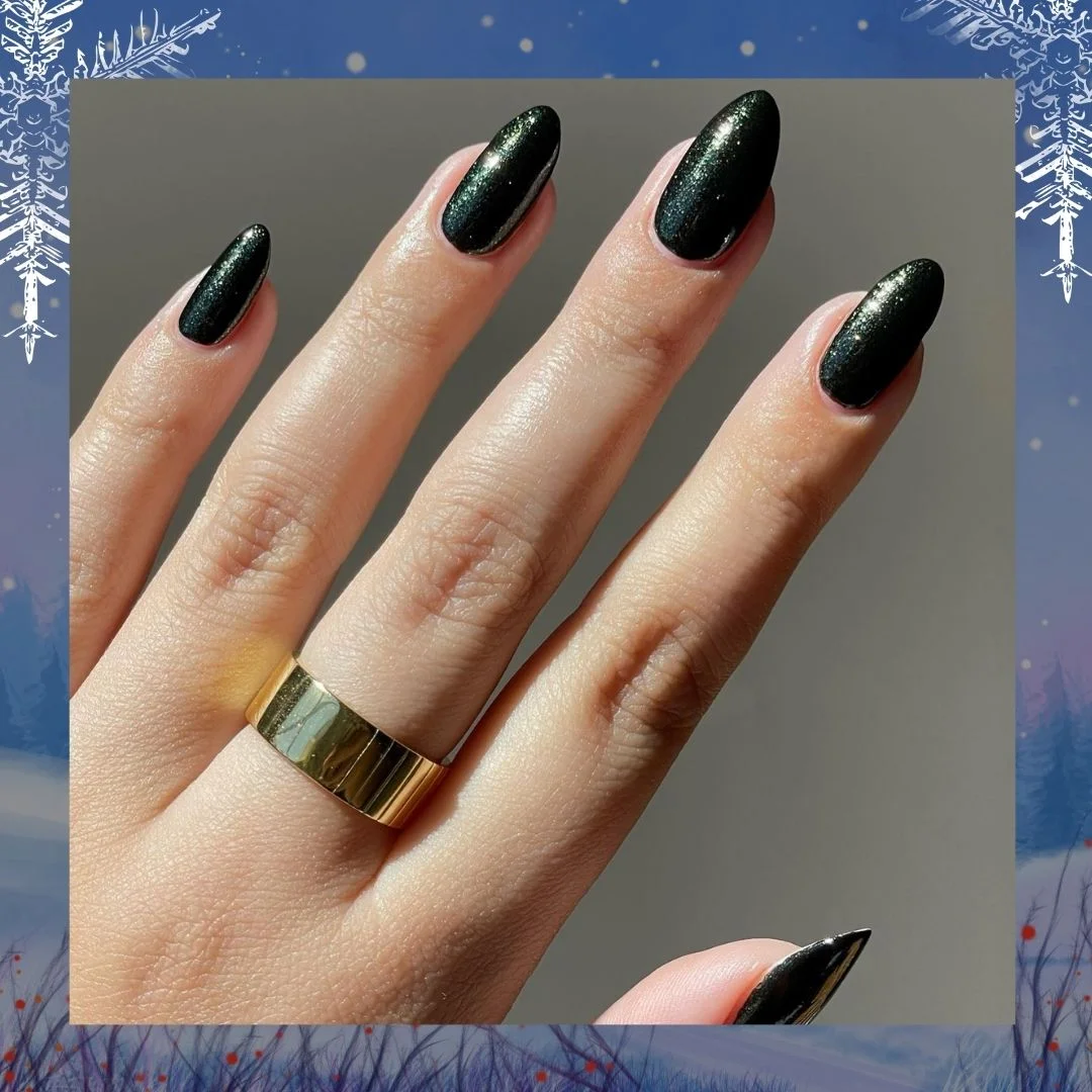 Unas negras y doradas Manicura de invierno