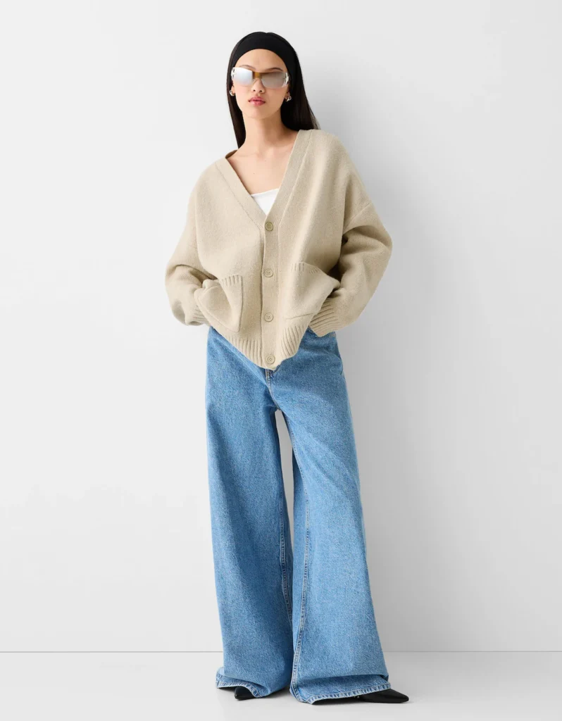 Outfit juvenil con jean ancho y cardigan