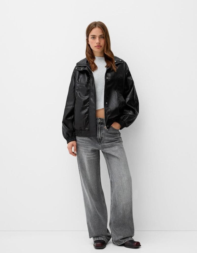 Outfit para ir al cine en primavera jeans y campera de cuero