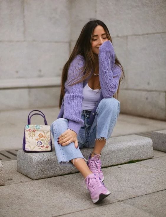Outfits juvenil con tenis color pastel