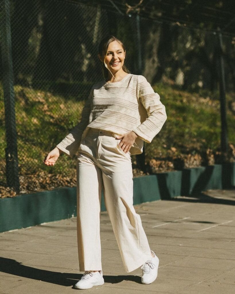 Sweater calado y jeans color crudo Summa
